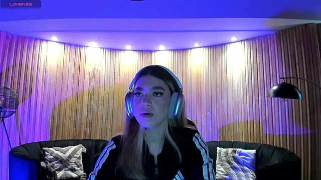 ViolettHansson online show from 03/12/26, 06:12