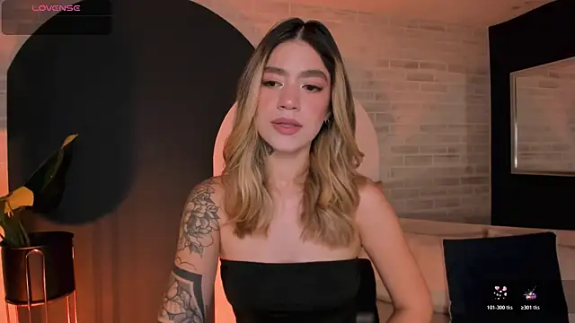 ViolettHansson online show from 04/10/26, 10:00