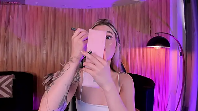 ViolettHansson online show from 11/13/25, 08:02