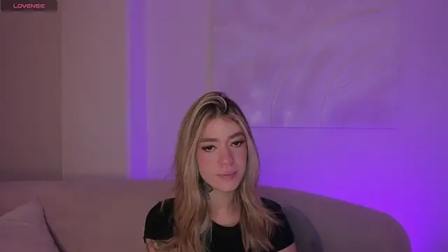 ViolettHansson online show from 05/18/26, 11:48
