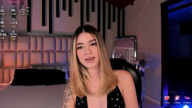 Snapshot of ViolettHansson chatting on 02/20/26, 06:32 ViolettHansson online show from 02/20/26, 06:32