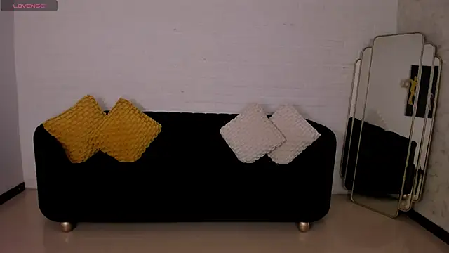 ViolettHansson online show from 12/03/25, 07:24