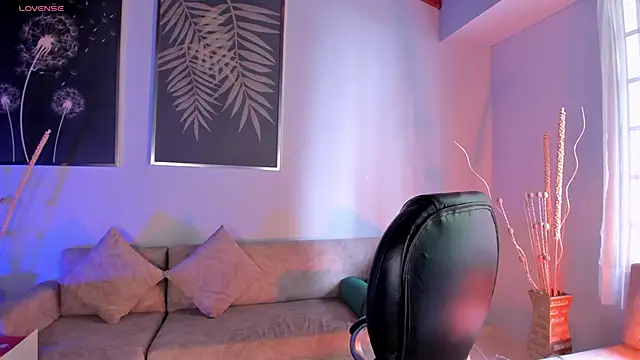 ViolettHansson online show from 12/15/25, 07:41