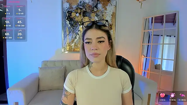 Snapshot of ViolettHansson chatting on 02/10/26, 06:51 ViolettHansson online show from 02/10/26, 06:51