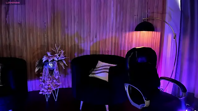 ViolettHansson online show from 11/11/25, 06:36