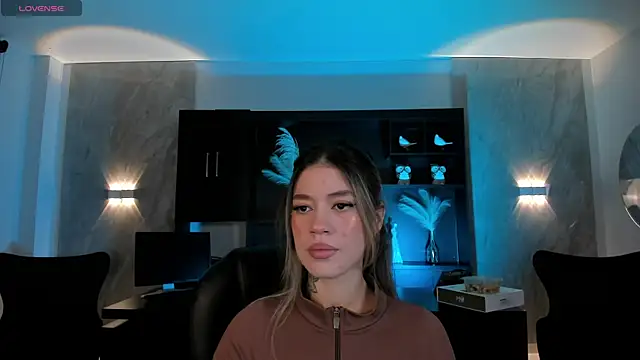 ViolettHansson online show from 10/03/25, 06:20