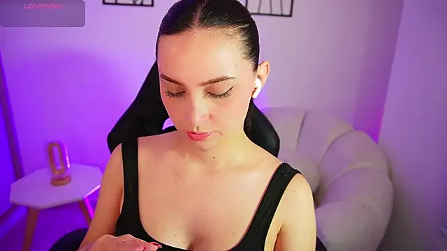 Snapshot of AliceHarper_ chatting on 07/18/26, 02:53 AliceHarper online show from 07/18/26, 02:53