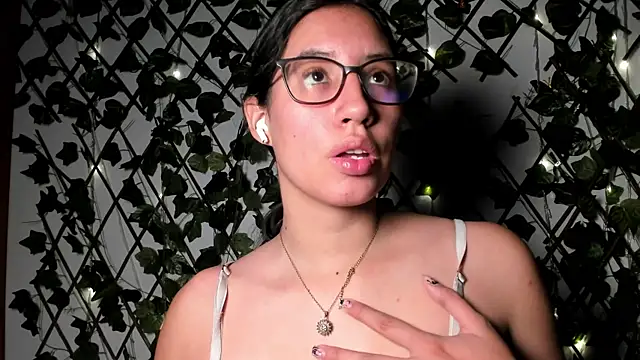 CoralineSanchez online show from 11/06/25, 11:20