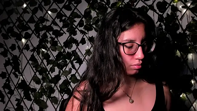 CoralineSanchez online show from 10/29/25, 03:27