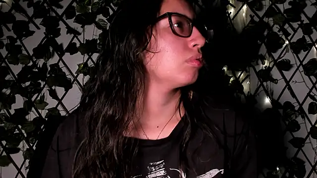 CoralineSanchez online show from 10/30/25, 03:16