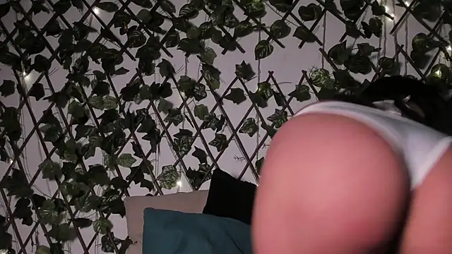 CoralineSanchez online show from 12/05/25, 07:23