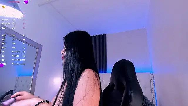 aliscollins  online show from 02/01/26, 01:15