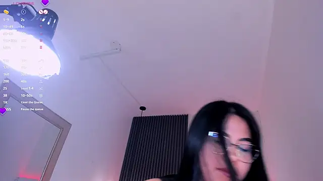 Snapshot of aliscollins_ chatting on 04/28/26, 01:48 aliscollins online show from 04/28/26, 01:48