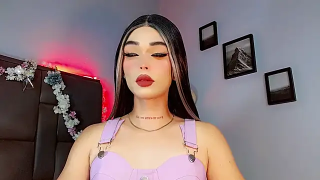 Snapshot of Marian_LV chatting on 09/20/25, 09:03 Marian LV online show from 09/20/25, 09:03