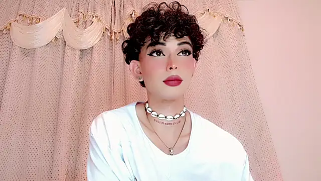 Snapshot of Marian_LV chatting on 12/14/25, 11:54 Marian LV online show from 12/14/25, 11:54