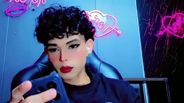 Snapshot of Marian_LV chatting on 11/21/25, 02:27 Marian LV online show from 11/21/25, 02:27