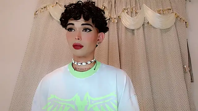 Snapshot of Marian_LV chatting on 12/17/25, 04:28 Marian LV online show from 12/17/25, 04:28