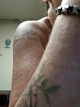 Snapshot of PhatAss_Kummmilla chatting on 09/12/25, 09:42 PhatAss Kummmilla online show from 09/12/25, 09:42