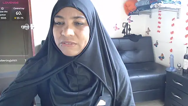 Snapshot of Aaliyah_brown chatting on 02/17/25, 01:55 Aaliyah brown online show from 02/17/25, 01:55