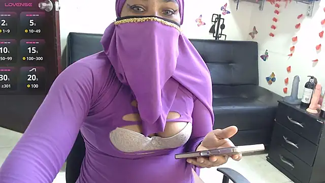 Snapshot of Aaliyah_brown chatting on 02/12/25, 02:10 Aaliyah brown online show from 02/12/25, 02:10