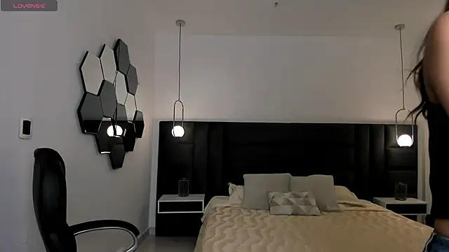 AnaisNin online show from 09/19/25, 04:16