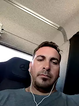 Fanarojo1984 online show from 01/09/26, 06:37