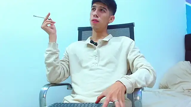 Snapshot of jhony-sex chatting on 03/14/25, 06:53 jhony-sex online show from 03/14/25, 06:53