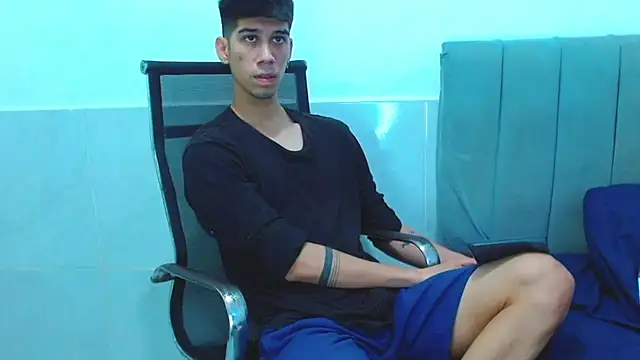 Snapshot of jhony-sex chatting on 01/06/26, 06:39 jhony-sex online show from 01/06/26, 06:39