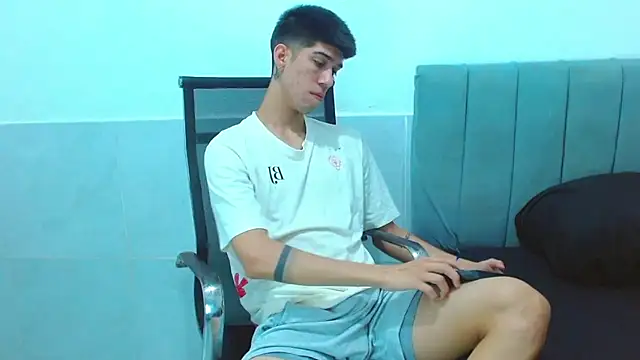 Snapshot of jhony-sex chatting on 12/23/25, 02:44 jhony-sex online show from 12/23/25, 02:44