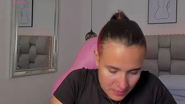 Susan-Sweet-7 online show from 12/15/25, 09:20