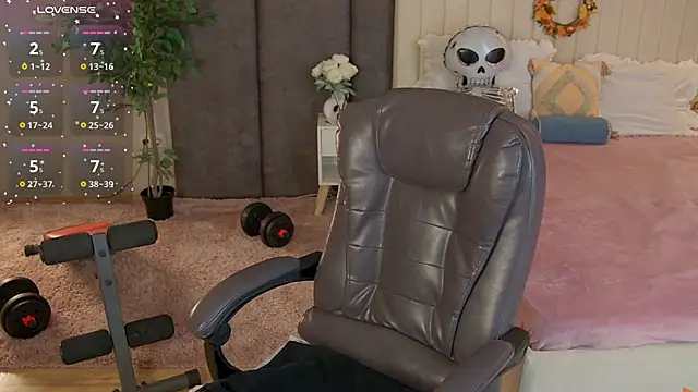  F R A U  online show from 10/26/25, 01:06