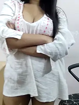 Snapshot of Banii_22 chatting on 03/18/25, 04:29 Banii 22 online show from 03/18/25, 04:29