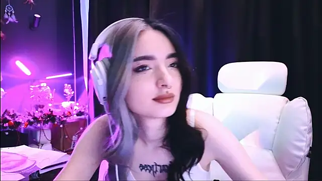 Avi Nile online show from 01/20/25, 02:22