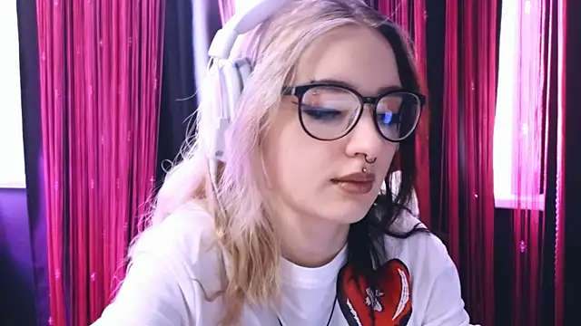 Avi Nile online show from 02/23/25, 02:40