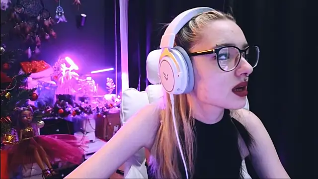 Avi Nile online show from 01/13/25, 12:19