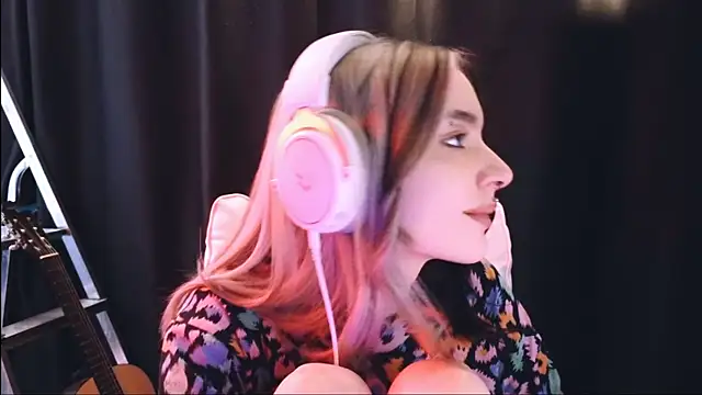 Avi Nile online show from 02/06/25, 05:25