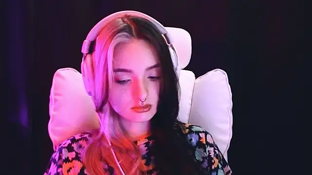 Avi Nile online show from 02/06/25, 02:22