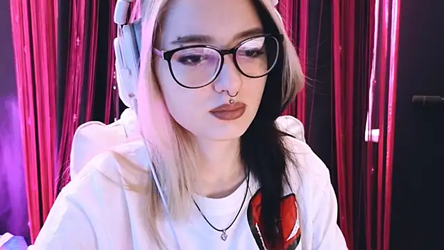 Avi Nile online show from 02/26/25, 02:52