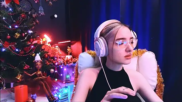 Avi Nile online show from 12/20/24, 02:19