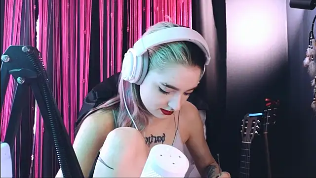 Avi Nile online show from 09/22/25, 04:40