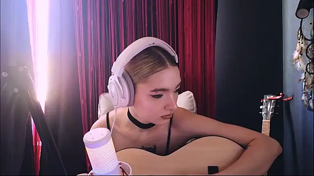 Avi Nile online show from 06/10/26, 03:19