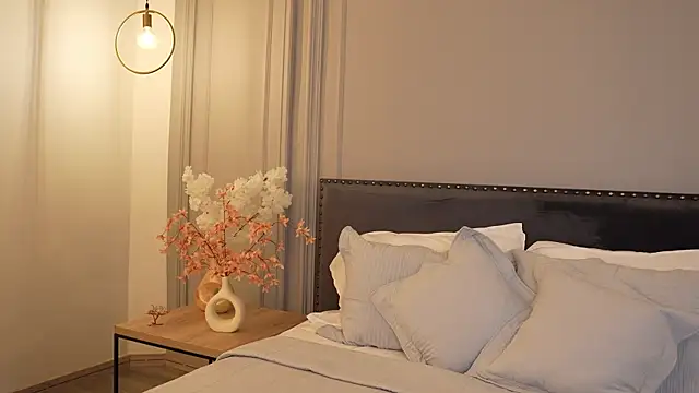 IrisBaker online show from 04/10/26, 10:17