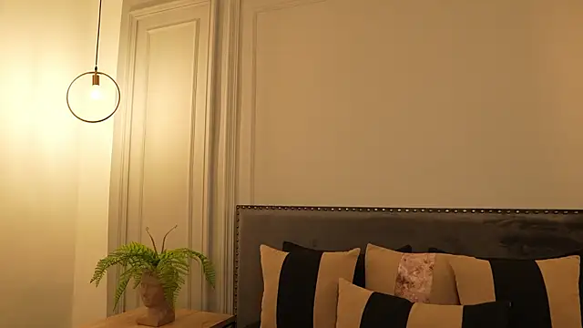 IrisBaker online show from 10/28/25, 09:36