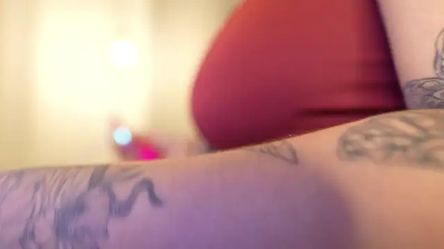 IrisBaker online show from 11/27/25, 09:04