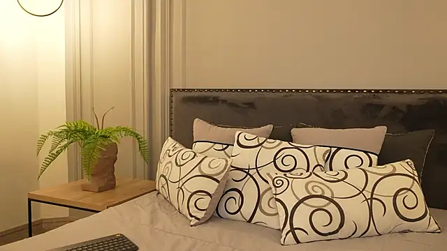 IrisBaker online show from 11/13/25, 09:08