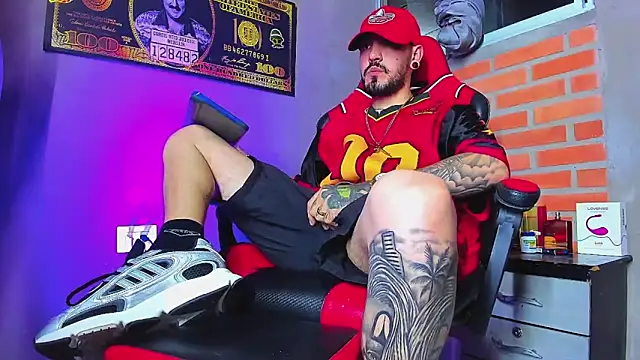 Snapshot of smoker445 chatting on 09/20/25, 11:32 smoker445 online show from 09/20/25, 11:32