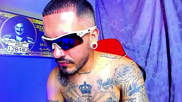 Snapshot of smoker445 chatting on 10/25/25, 08:31 smoker445 online show from 10/25/25, 08:31