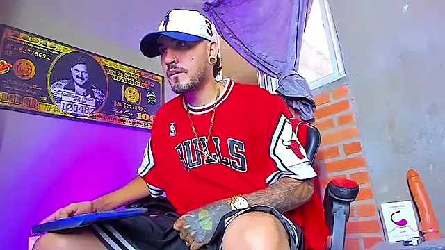 Snapshot of smoker445 chatting on 09/30/25, 12:00 smoker445 online show from 09/30/25, 12:00