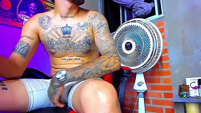 Snapshot of smoker445 chatting on 10/04/25, 12:12 smoker445 online show from 10/04/25, 12:12