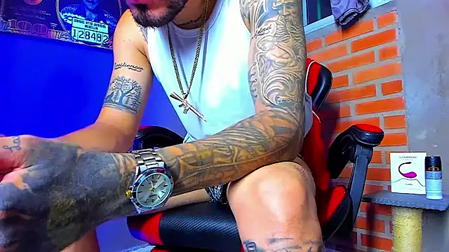 Snapshot of smoker445 chatting on 10/07/25, 10:44 smoker445 online show from 10/07/25, 10:44